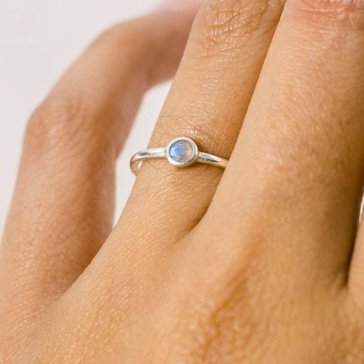SPStudio_TinyRituals_9049 Labradorite Silver or Gold Ring - Image 4