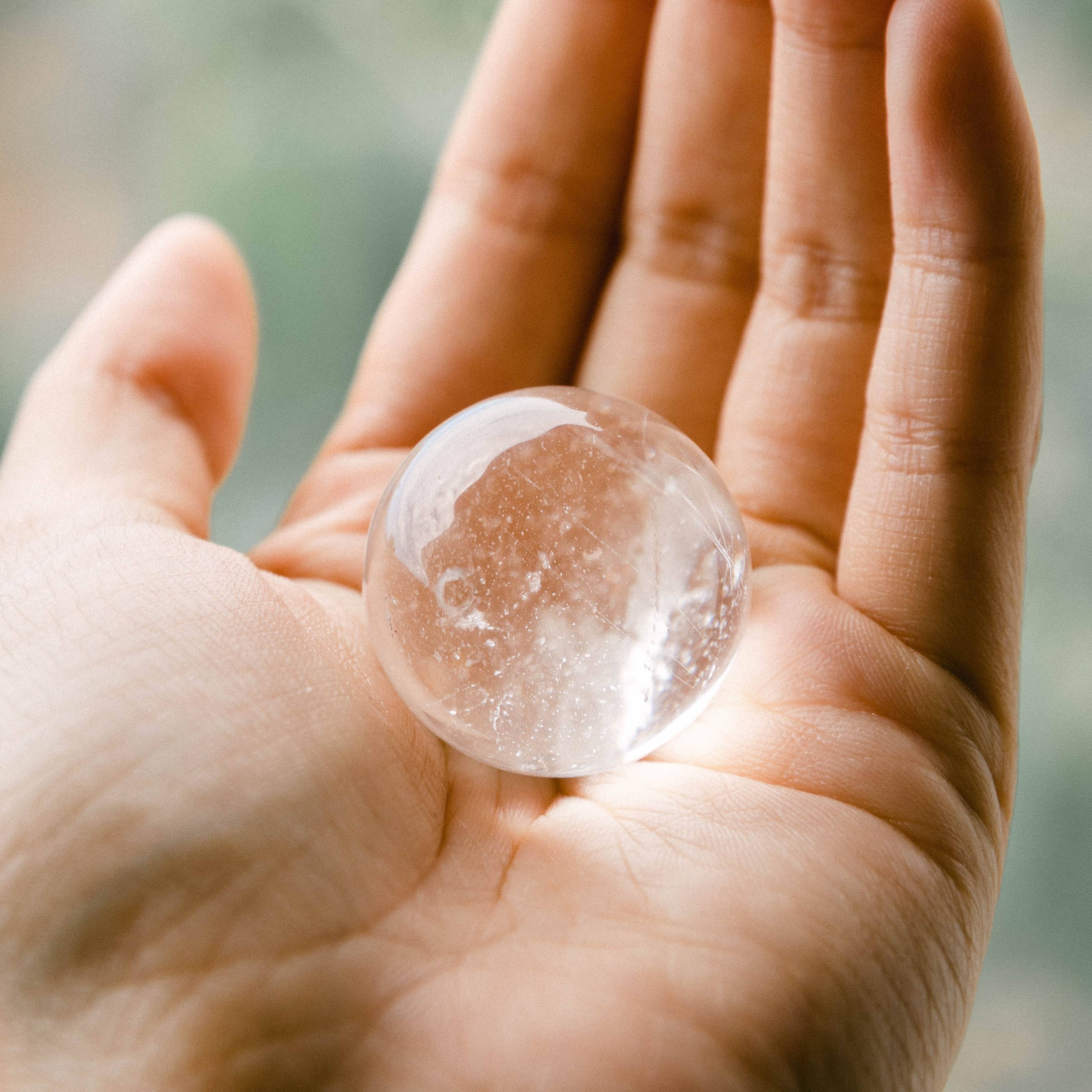 SP_TinyRituals_9746 Clear Quartz Sphere with Tripod - AAA Premium Quality - Image 4
