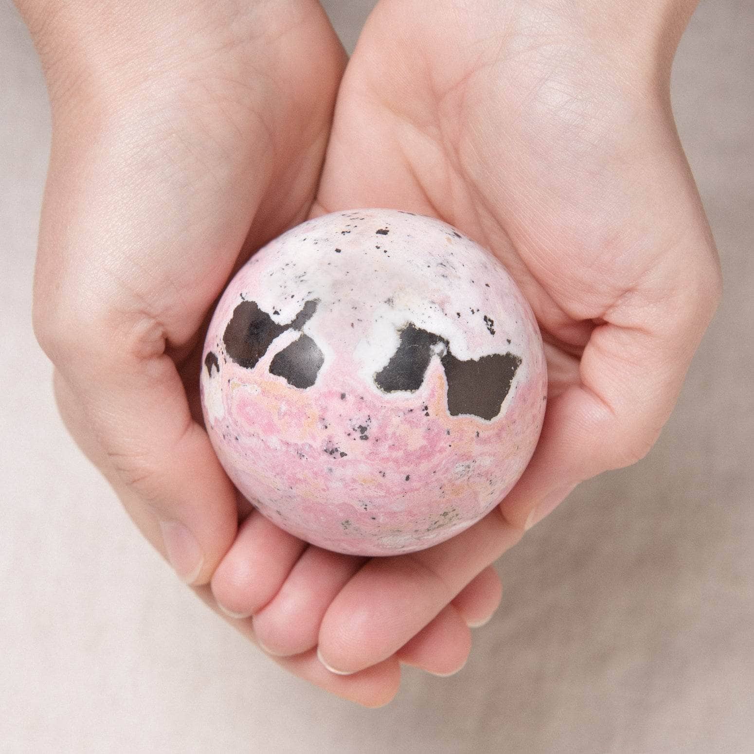 TR-FFS-RHO-ml-M Peruvian Rhodonite Sphere with Tripod - AAA Premium Quality - Image 4