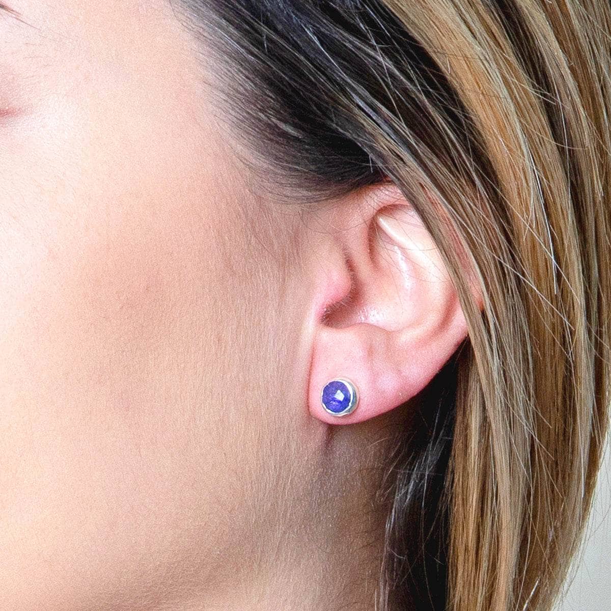 TR-NV07_SAP Blue Sapphire Silver or Gold Stud Earrings - Image 1