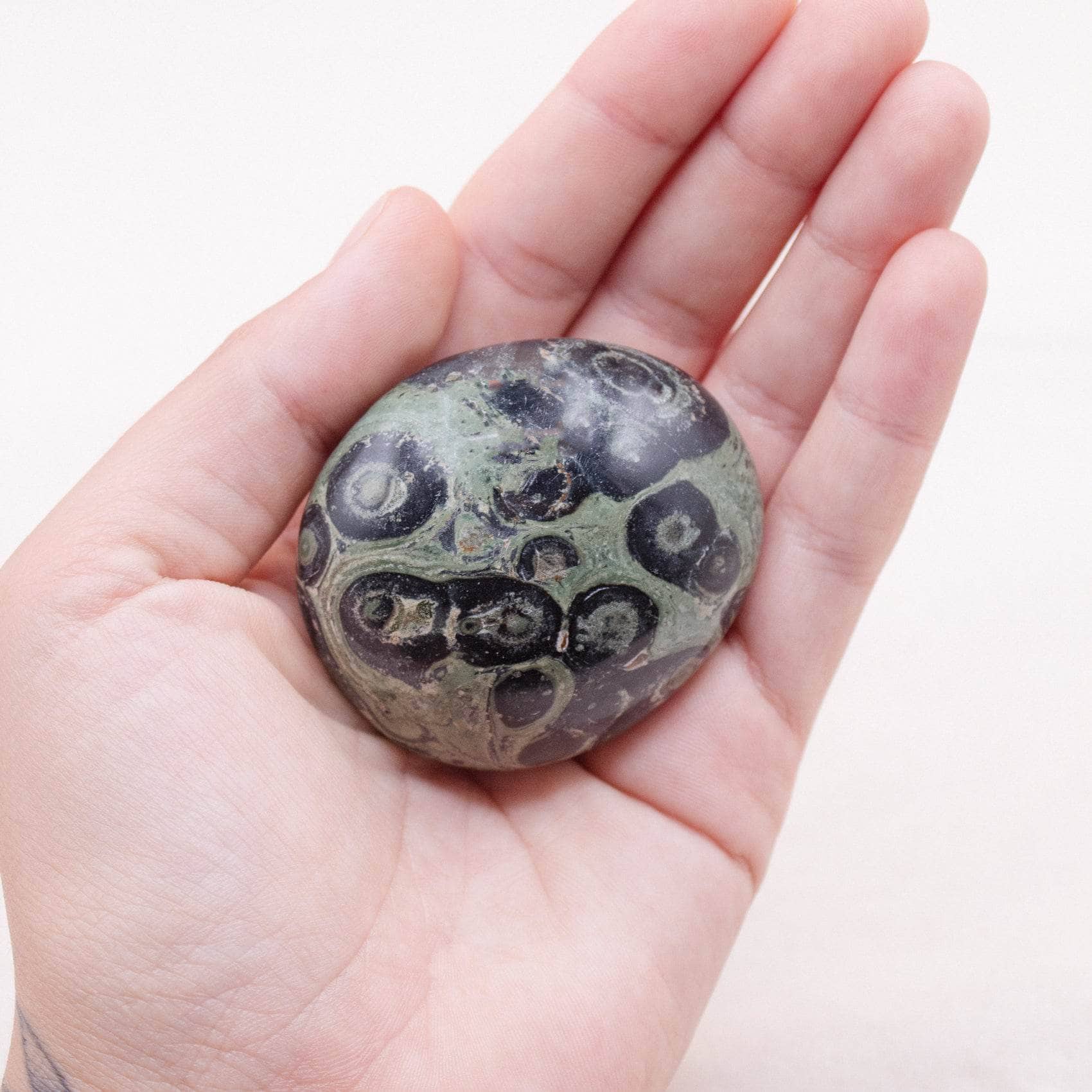 TR-PS-KJ-MI-M-1 Kambaba Jasper Palm Stones - AAA Premium Quality - Image 6