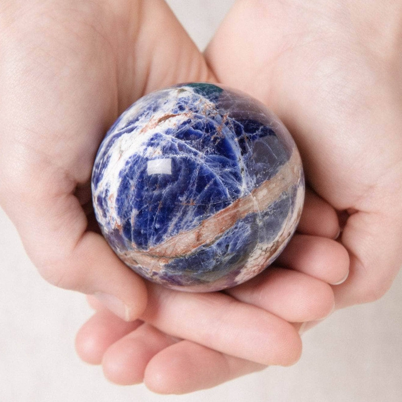 TR-SPHERE-SOD-6CM-JAS Sodalite Sphere with Tripod - Image 6