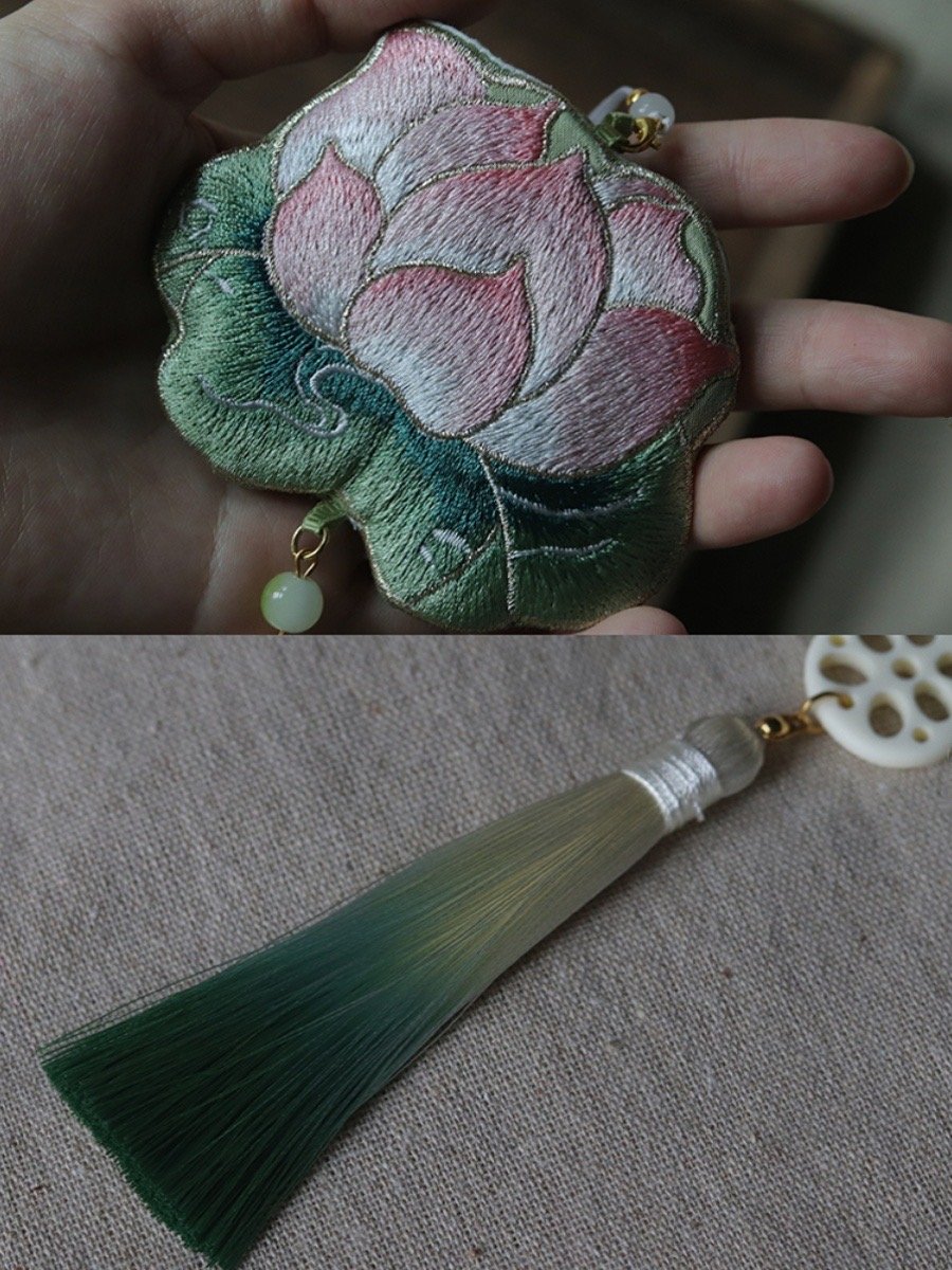 fb18960562dd52e632648be7d867c968 Osmanthus Sachet Pendant – Embroidered Lotus Herbal Fragrance for Car Home - Image 1